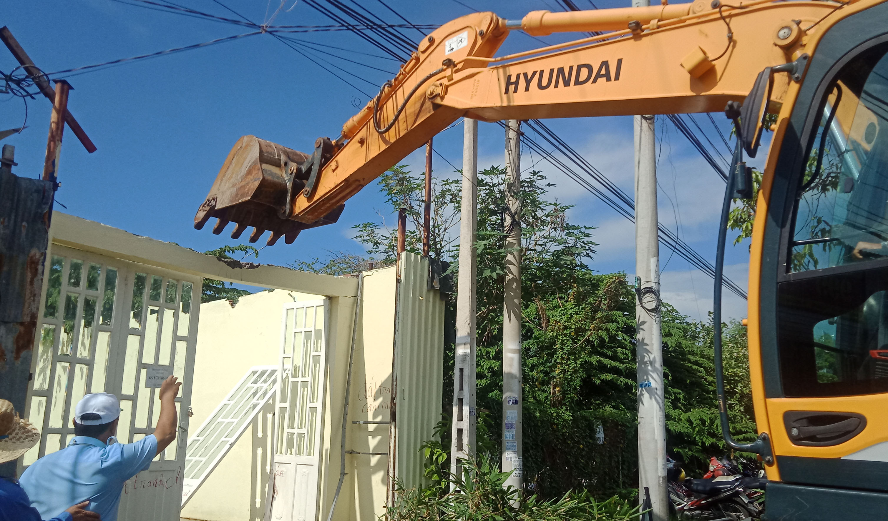 Lực lượng chức năng của TP.Vũng Tàu cưỡng chế công trình xây dựng trái phép trên địa bàn.