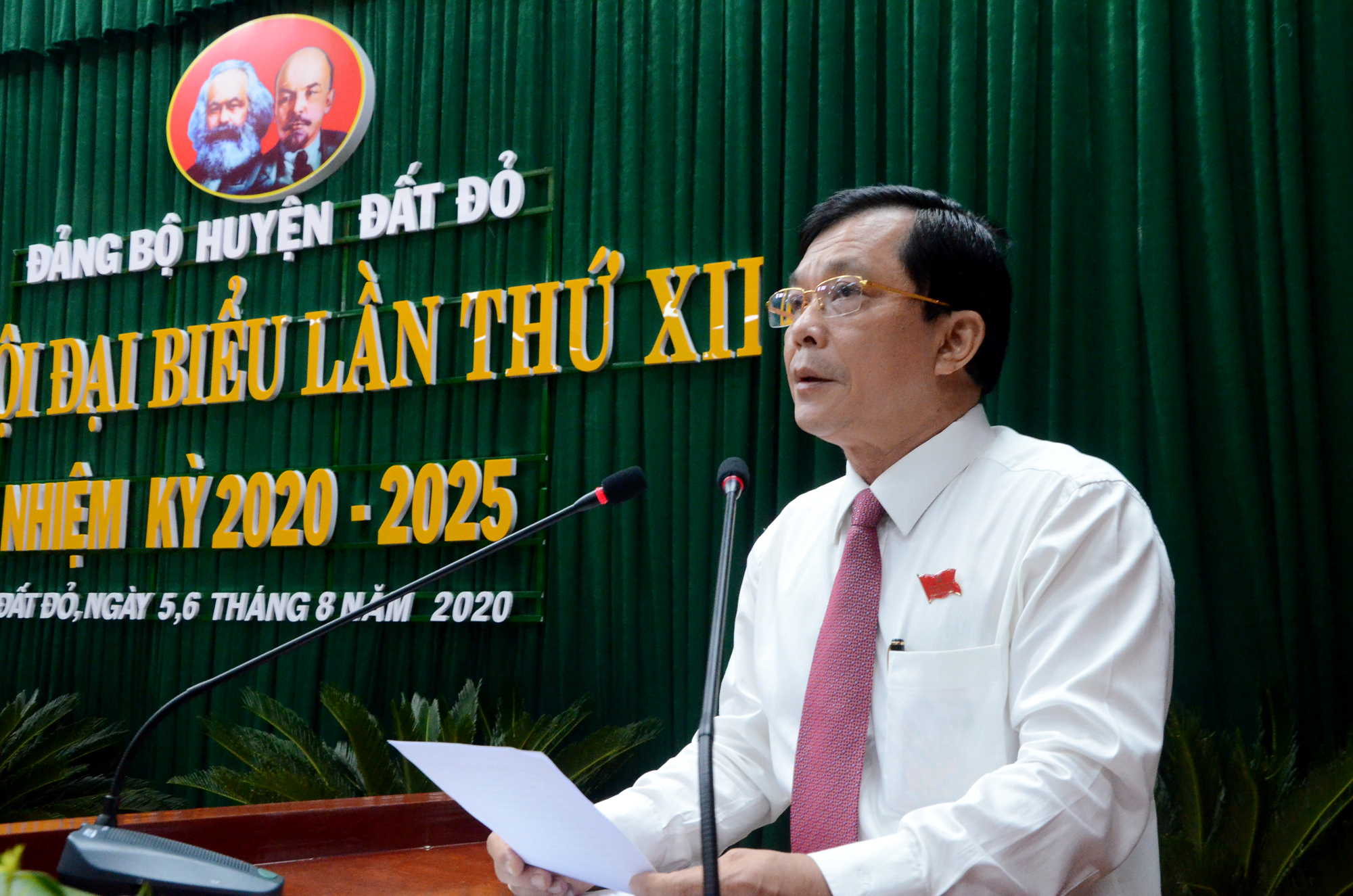 Đồng chí Hồ Văn Lợi, Bí thư Huyện ủy Đất Đỏ phát biểu khai mạc phiên trù bị Đại hội.