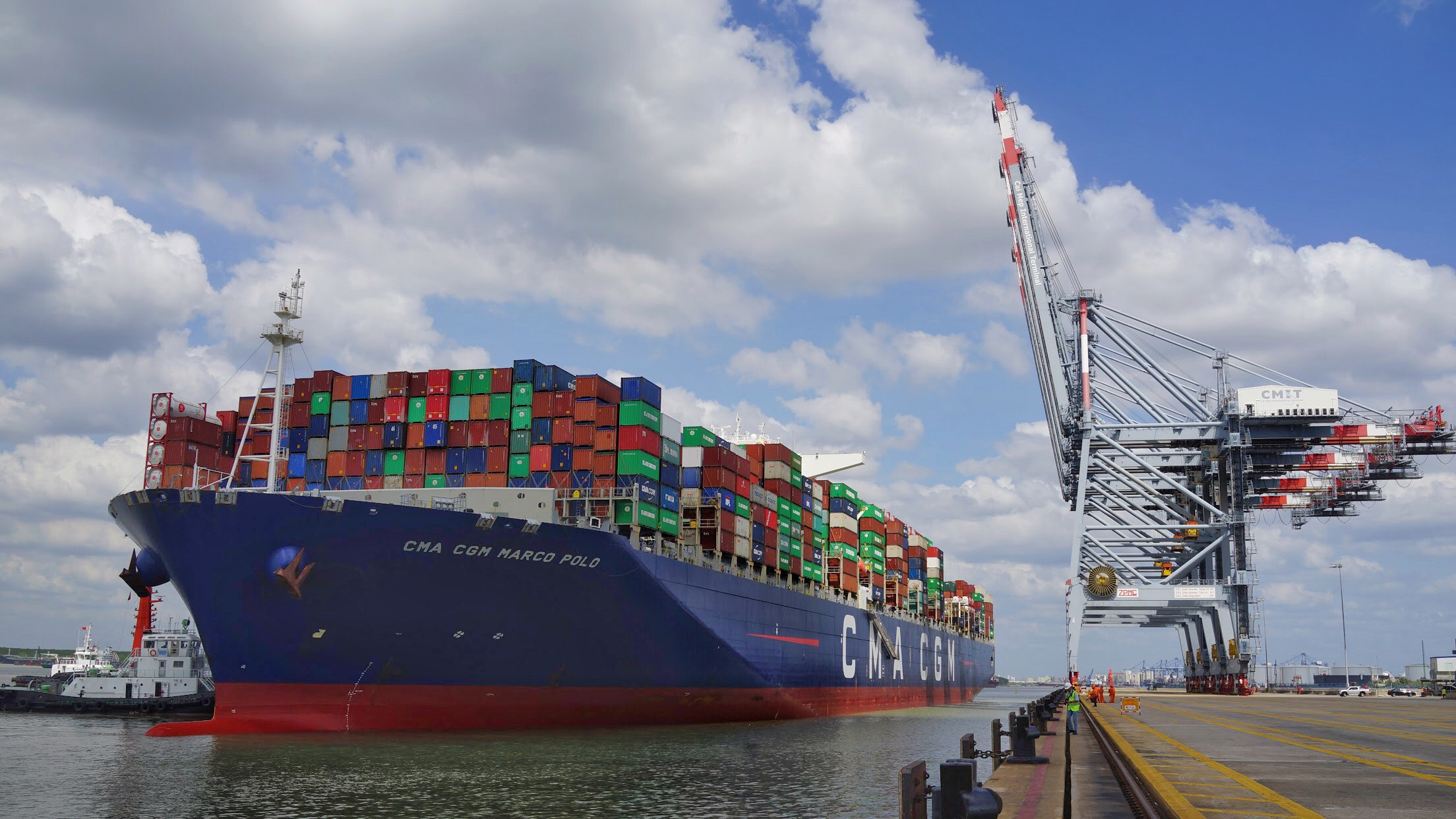 Tàu CMA CGM Marco Polo trọng tải 145 ngàn DWT cập cảng CMIT làm hàng.