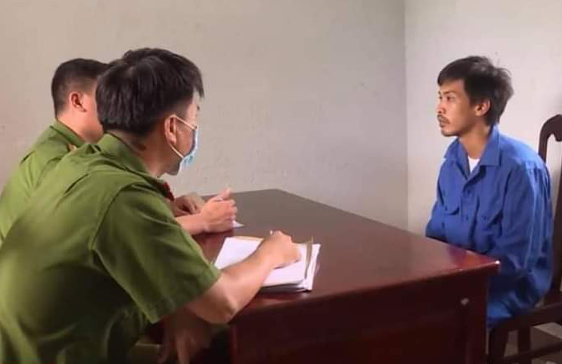 Công an huyện Xuyên Mộc làm việc với đối tượng Nguyễn Đức Duy.