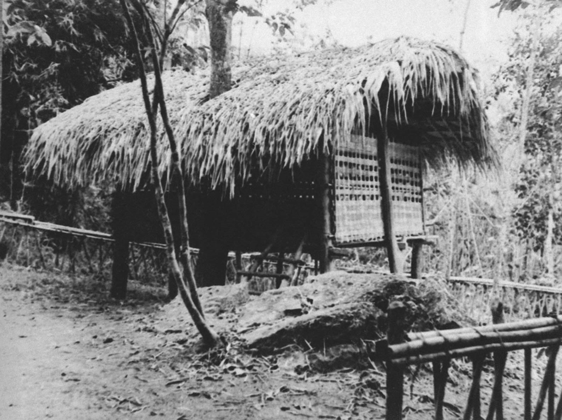 Lán Nà Lừa (thôn Tân Lập, xã Tân Trào, huyện Sơn Dương, tỉnh Tuyên Quang), nơi Chủ tịch Hồ Chí Minh ở và làm việc trong những ngày Hội nghị toàn quốc của Đảng và Quốc dân Đại hội (1945).