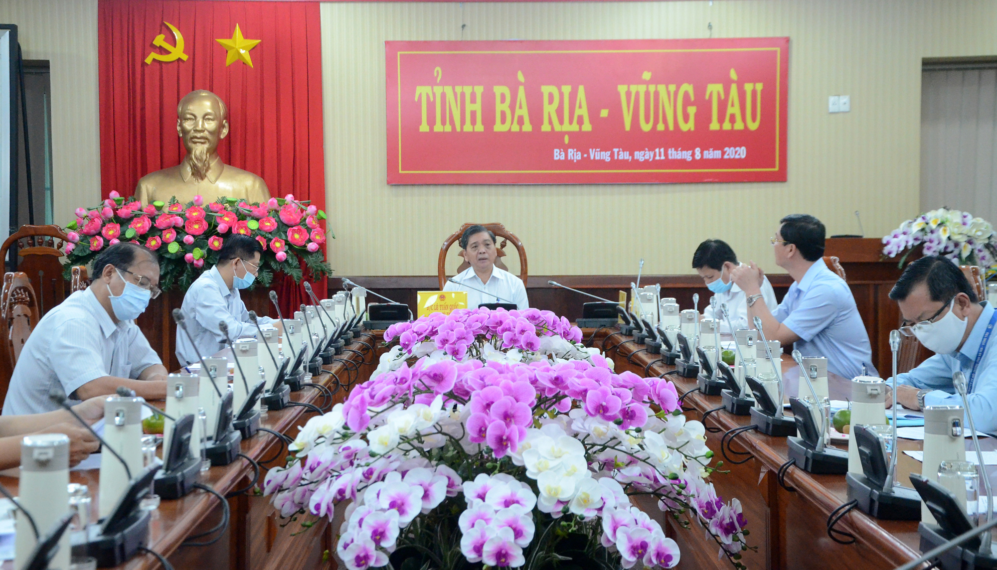 Ông Lê Tuấn Quốc, Phó Chủ tịch UBND tỉnh chủ trì buổi họp giao ban xây dựng cơ bản tháng 8/2020.