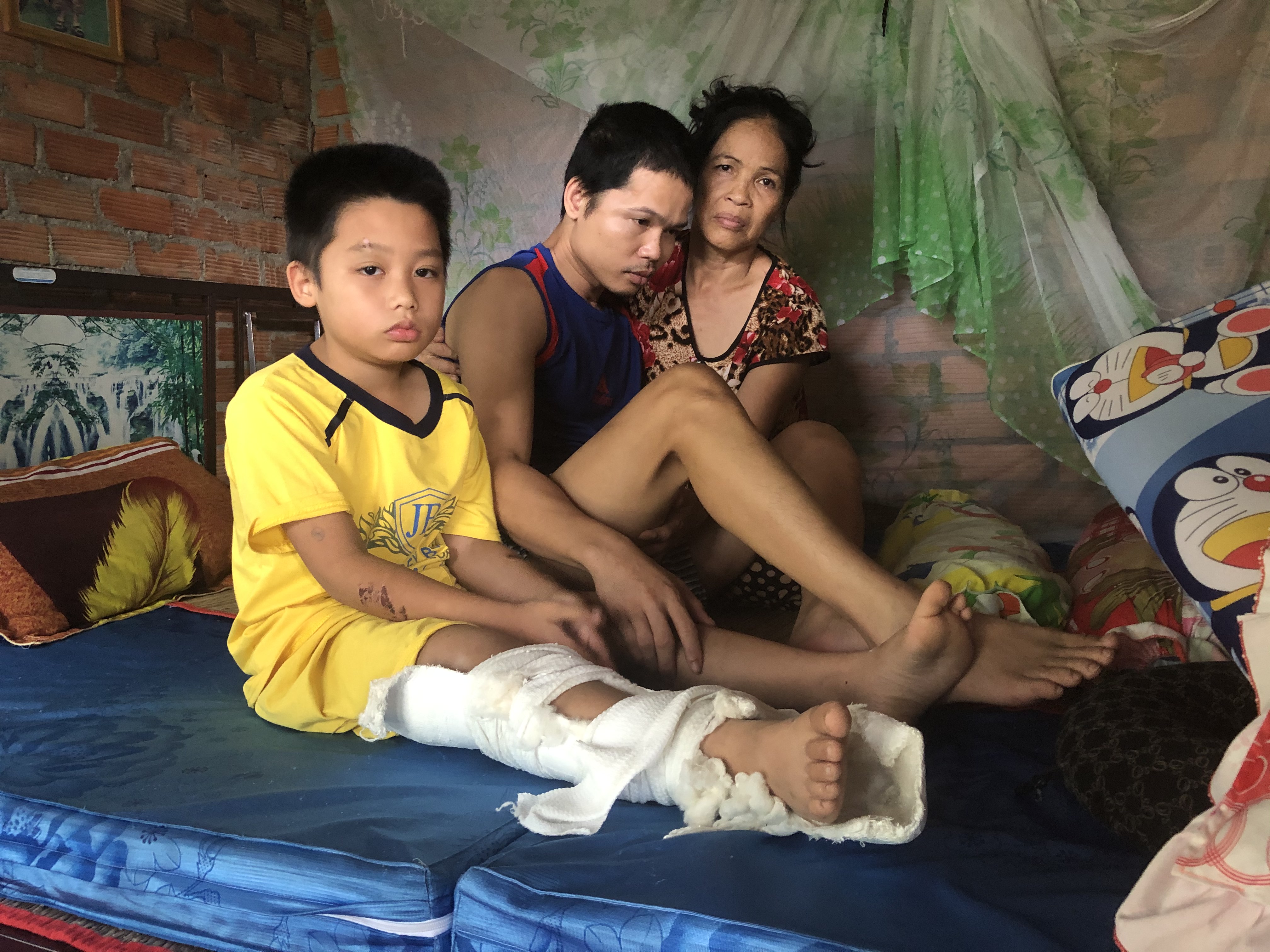 Hoàn cảnh đáng thương của mẹ con bà Trần Thị Bạch Hoa.