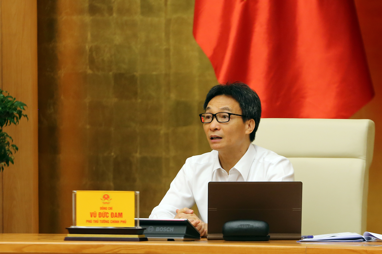 Phó Thủ tướng Vũ Đức Đam chủ trì cuộc họp.