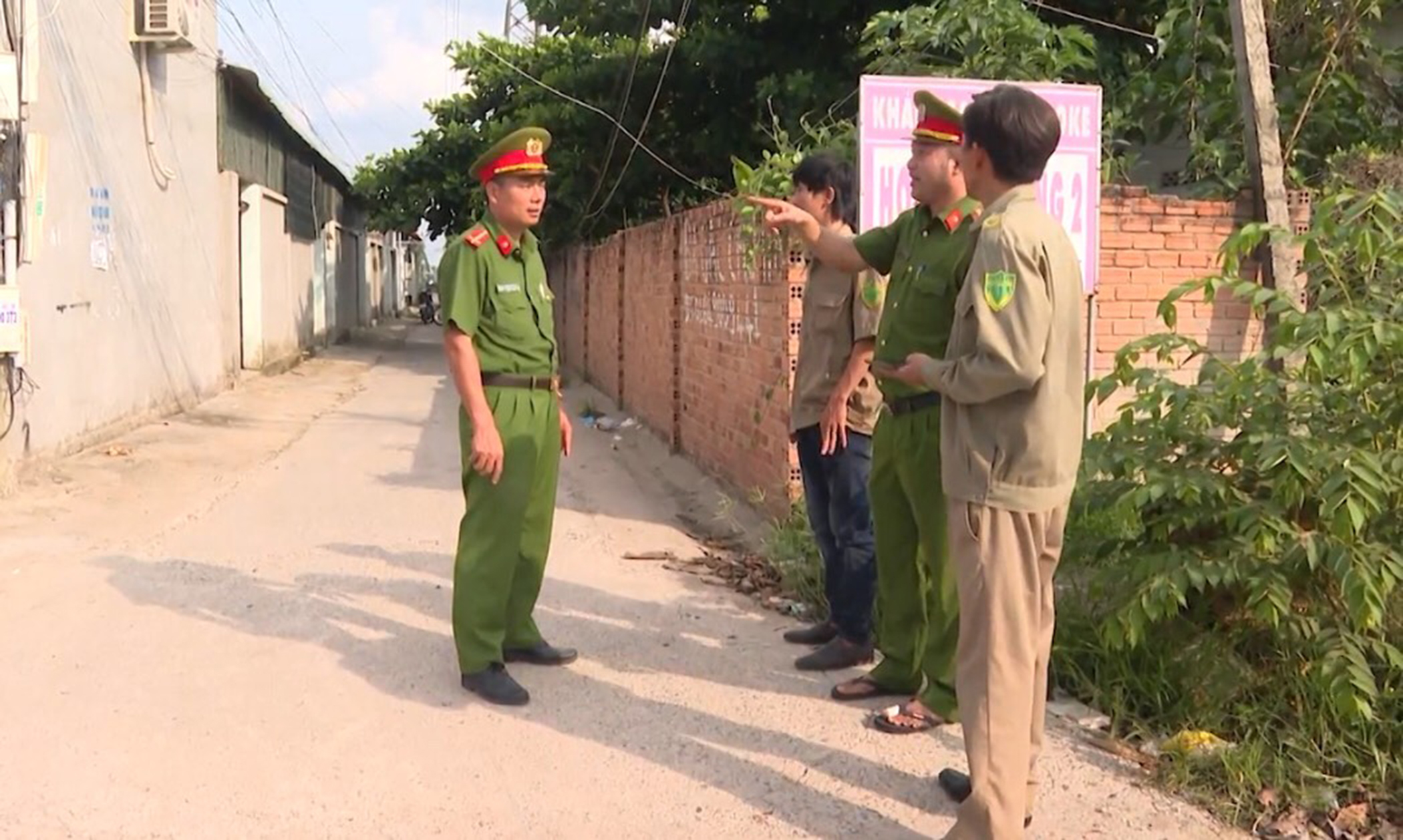 Công an phường Mỹ Xuân, TX. Phú Mỹ trao đổi tình hình ANTT trên địa bàn phường. 