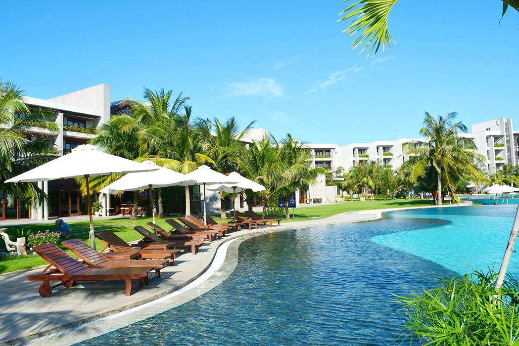 Vietsovpetro Resort nằm trên tuyến ven biển Hồ Tràm, huyện Xuyên Mộc. 