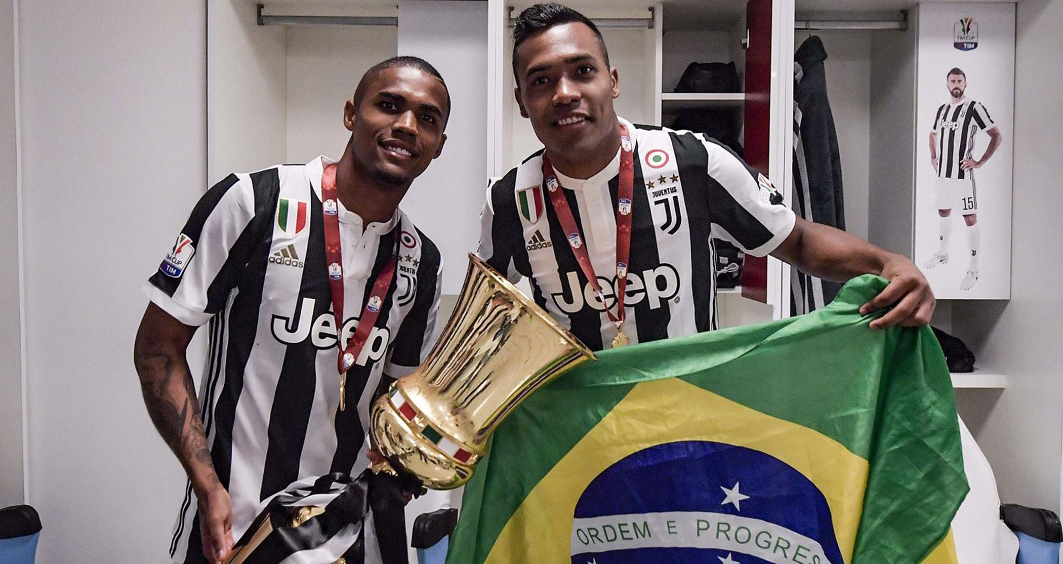 MU sẽ mua 2 cầu thủ của Juventus trong mùa Hè này là Douglas Costa và Alex Sandro.
