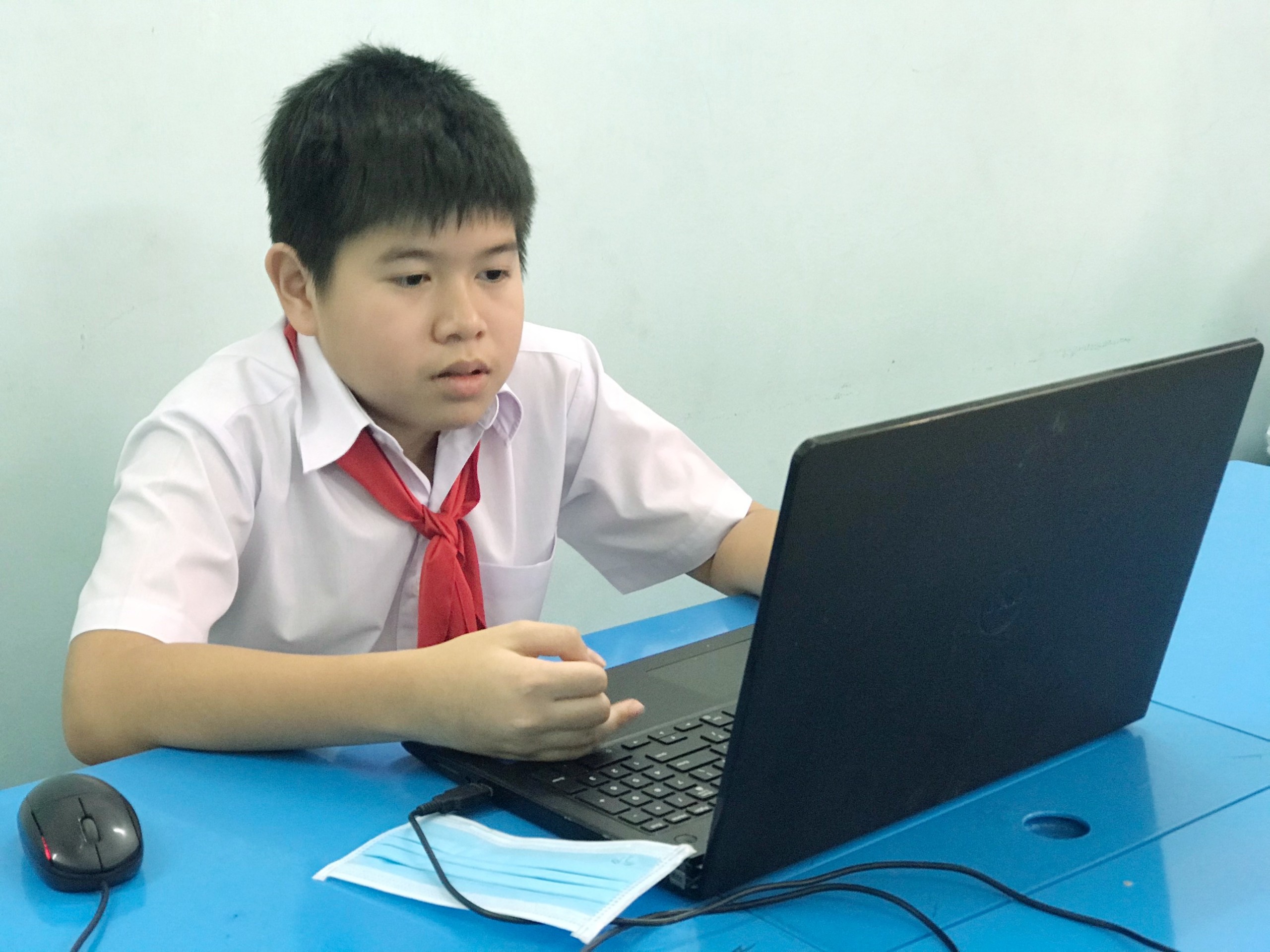 Em Đào Minh Phúc (HS lớp 6.4, Trường THCS Nguyễn An Ninh) đạt Huy chương Vàng. 