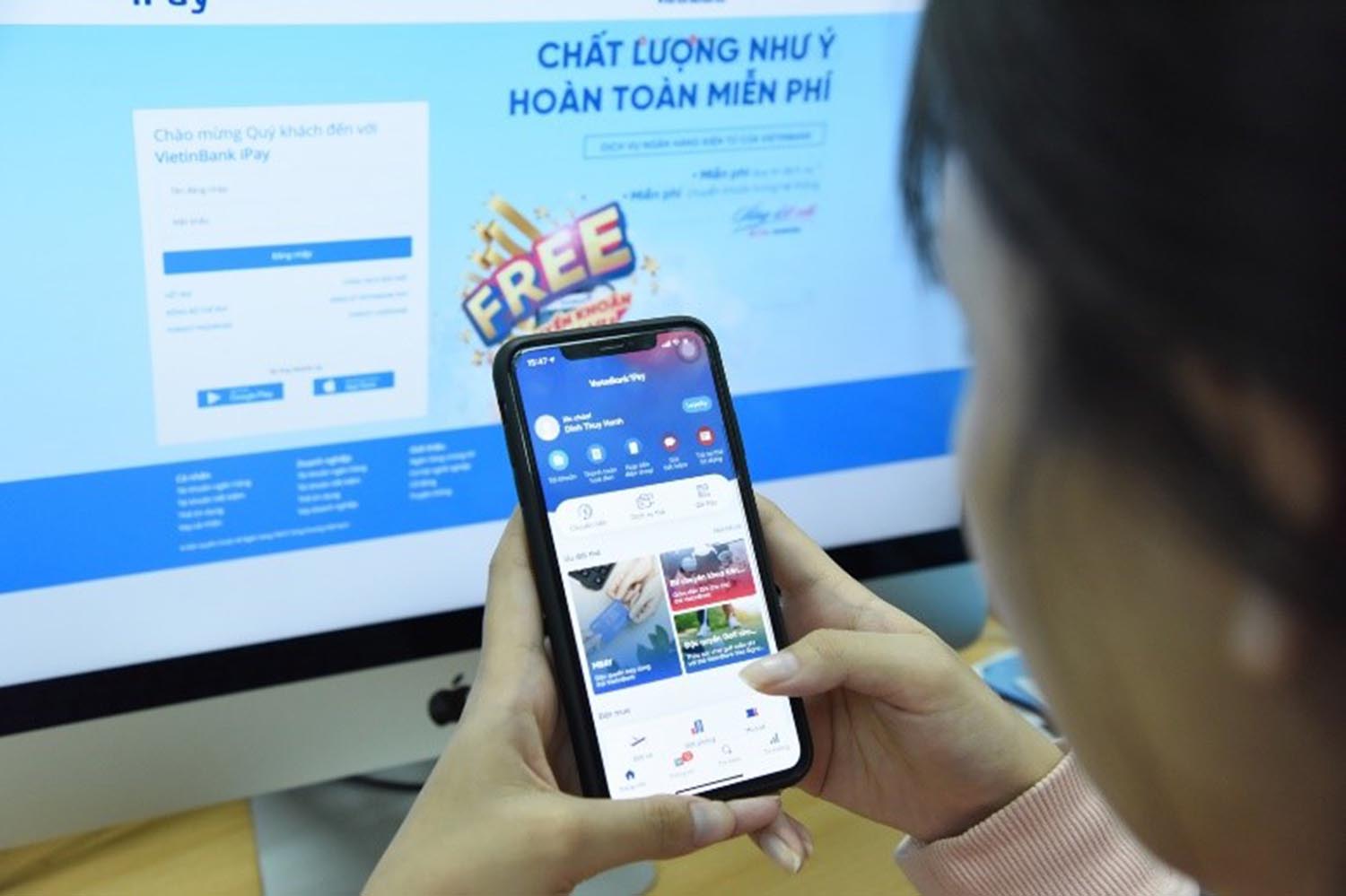 Nhiều khách hàng bắt đầu có thói quen mua sắm online.