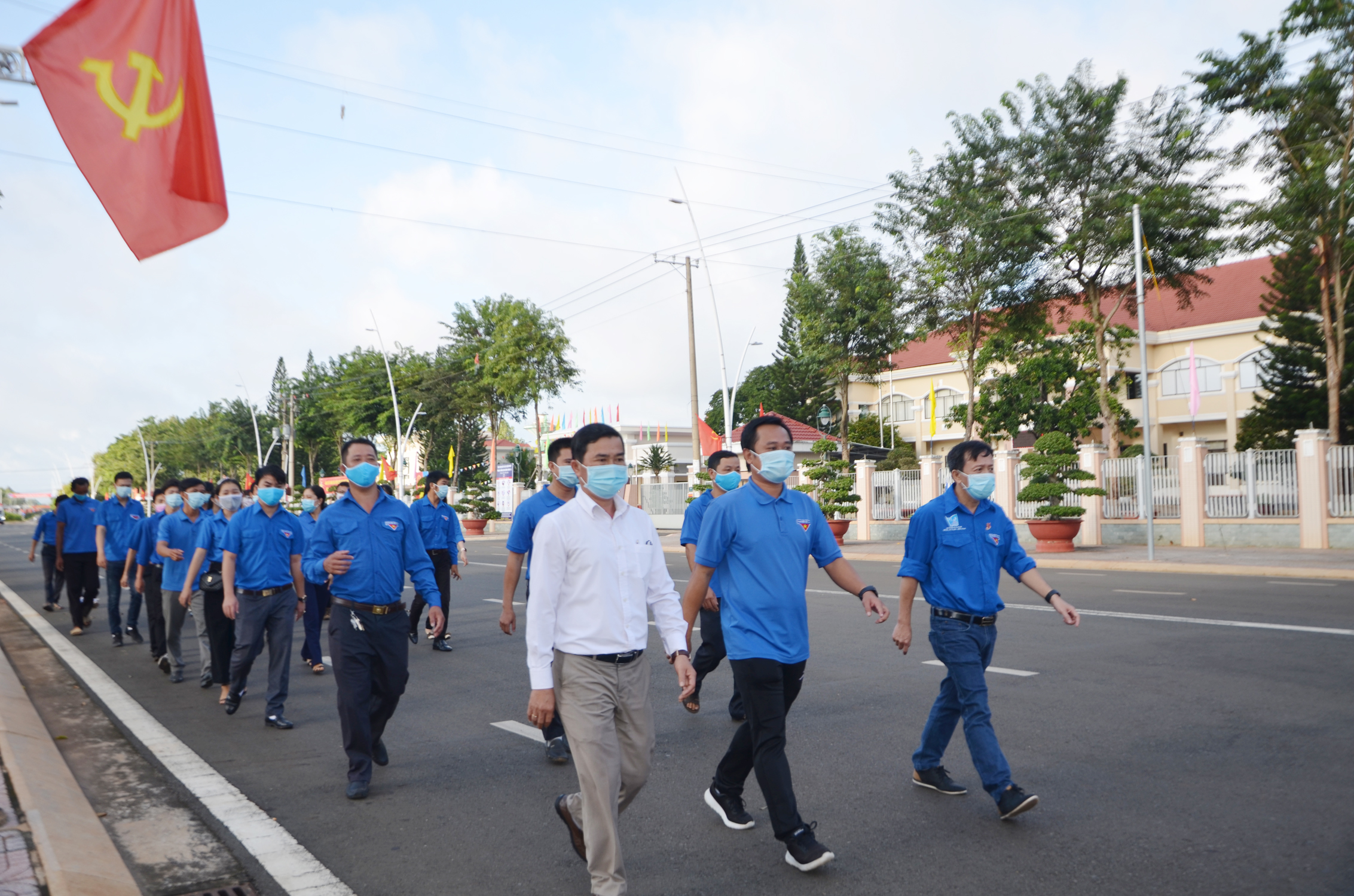 Hội viên, thanh niên tham gia chương trình “Những bước chân vì cộng đồng” chặng 2 năm 2020 tại TT. Ngãi Giao, huyện Châu Đức.