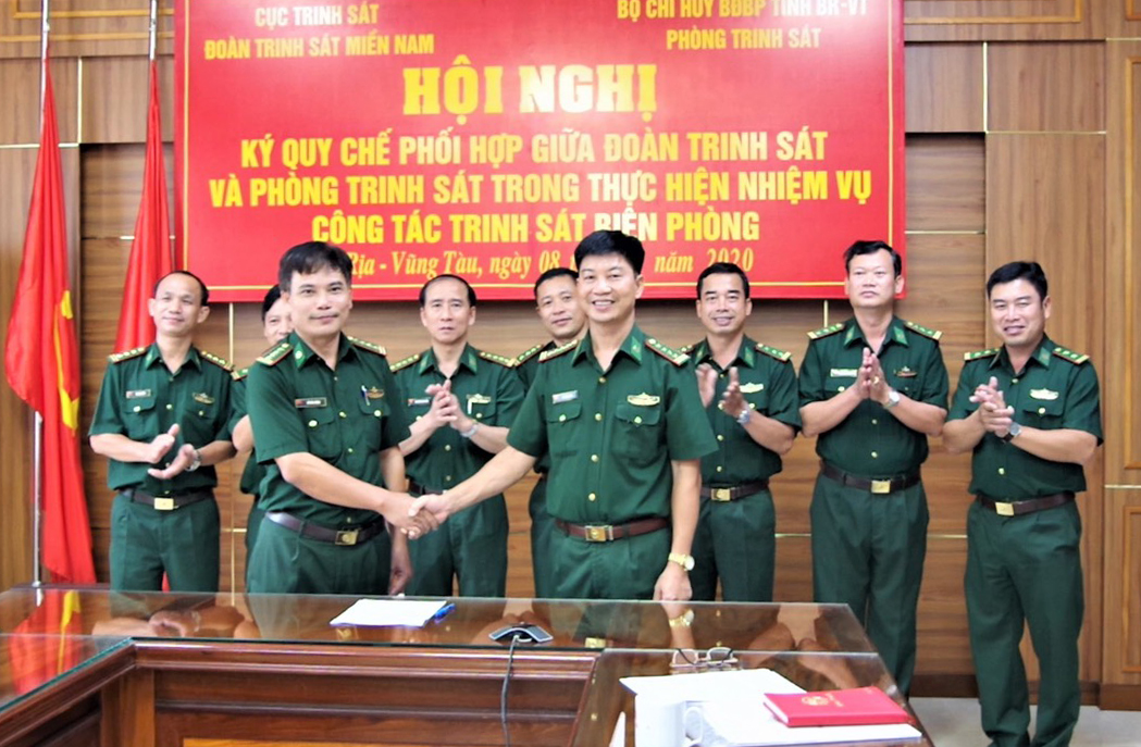 Lãnh đạo chỉ huy Đoàn Trinh sát miền Nam và Phòng Trinh sát BĐBP tỉnh ký kết quy chế phối hợp.