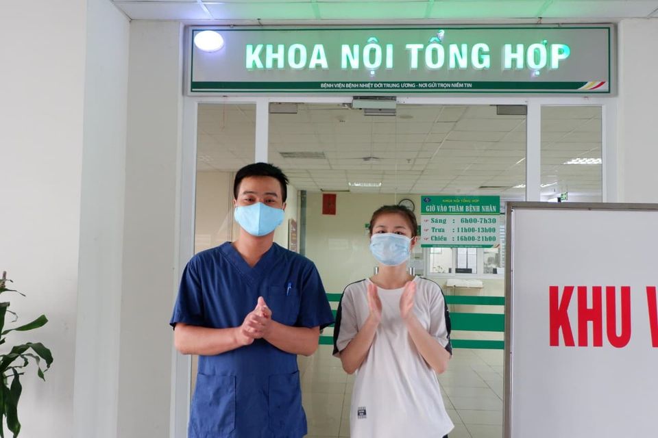 Trường hợp được Bệnh viện Bệnh Nhiệt đới Trung ương cơ sở Đông Anh công bố khỏi bệnh.