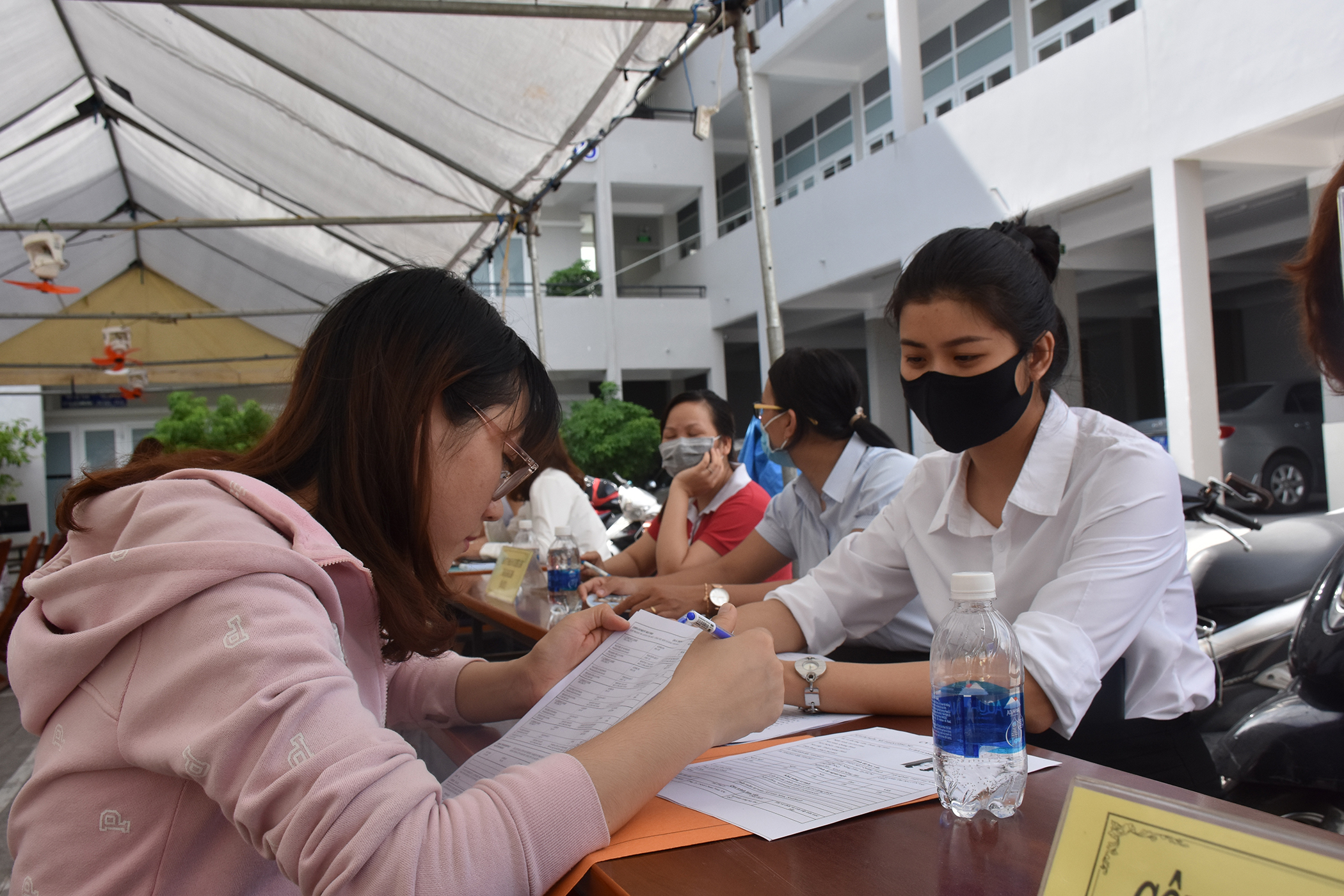Chị Đoàn Thị Hoan, phường 11, TP.Vũng Tàu được tư vấn việc làm tại Phiên giao dịch việc làm lần thứ tư (tháng 9/2020).