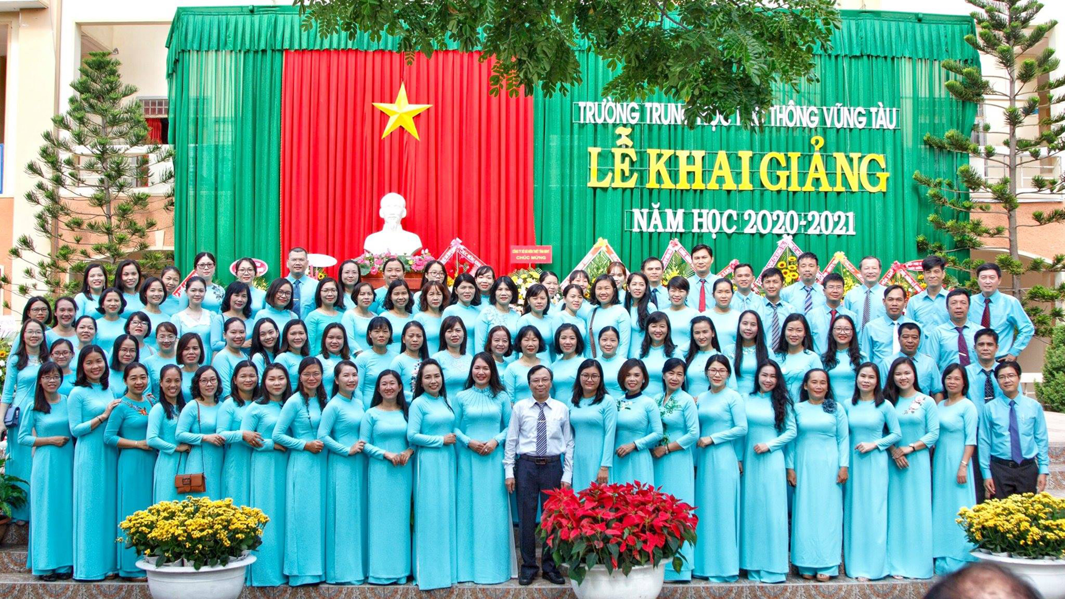 Bức ảnh “Màu xanh hy vọng” của trường THPT Vũng Tàu đạt giải Nhất cuộc thi “Nụ cười ngày khai giảng”.