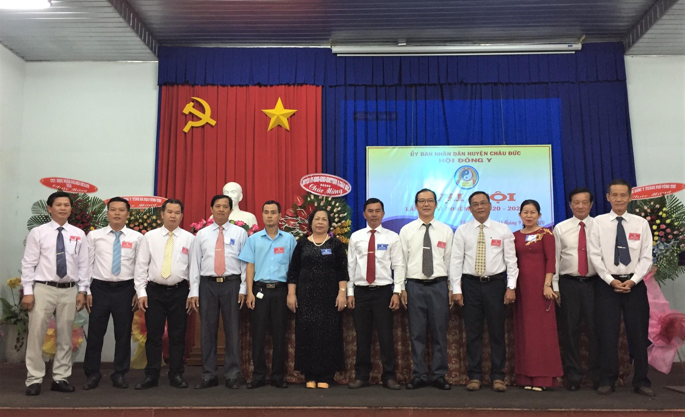 Ban chấp hành Hội Đông Y huyện Châu Đức, lần thứ VI, nhiệm kỳ 2020-2025 ra mắt Đại hội.