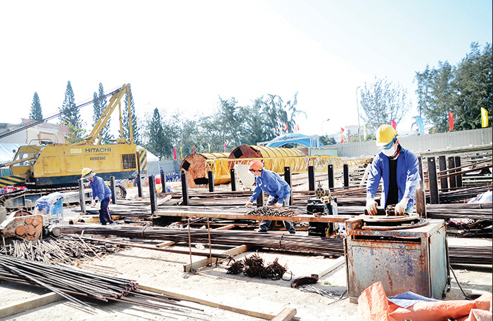 Đảng bộ DIC Corp là Đảng bộ trực thuộc Đảng bộ Khối cơ quan và doanh nghiệp tỉnh, luôn hoàn thành tốt nhiệm vụ được giao. Trong ảnh: Công nhân Công ty CP DIC số 2, trên công trường dự án khu phức hợp nghỉ dưỡng Cap Saint Jacques (TP. Vũng Tàu) Ảnh: SONG BÌNH