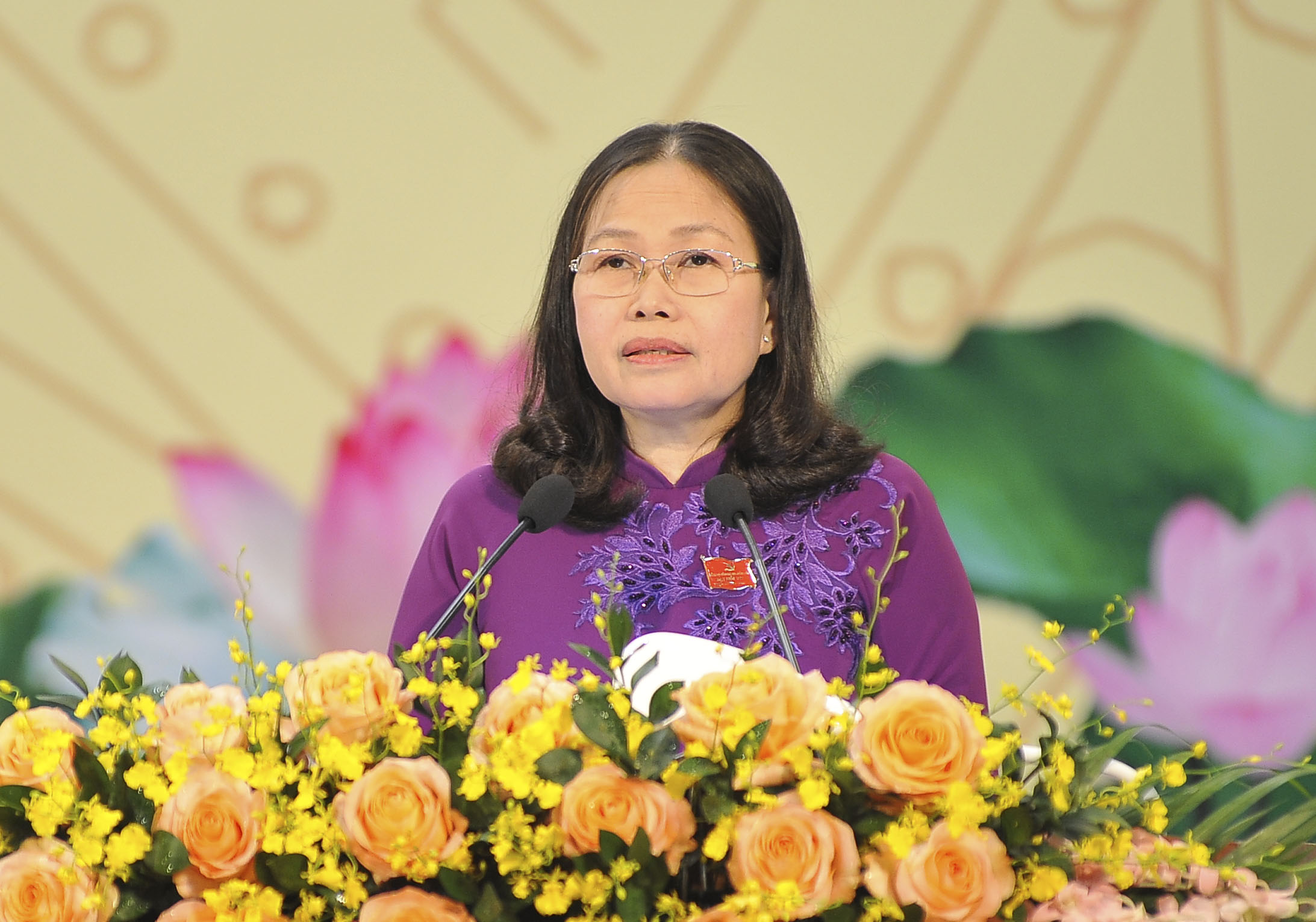 Đồng chí Nguyễn Thị Yến, Phó Bí thư Thường trực Tỉnh ủy, Trưởng Đoàn ĐBQH tỉnh công bố kết quả phiên họp đầu tiên của Ban Chấp hành Đảng bộ tỉnh khoá VII, nhiệm kỳ 2020-2025.