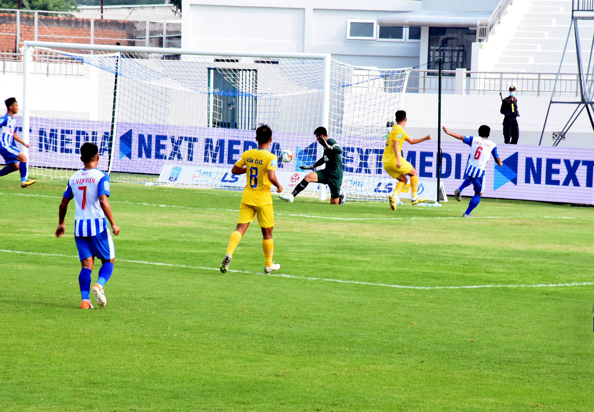 Ngọc Tỉnh ghi bàn thắng nâng tỷ số lên 2-0 cho BR-VT.