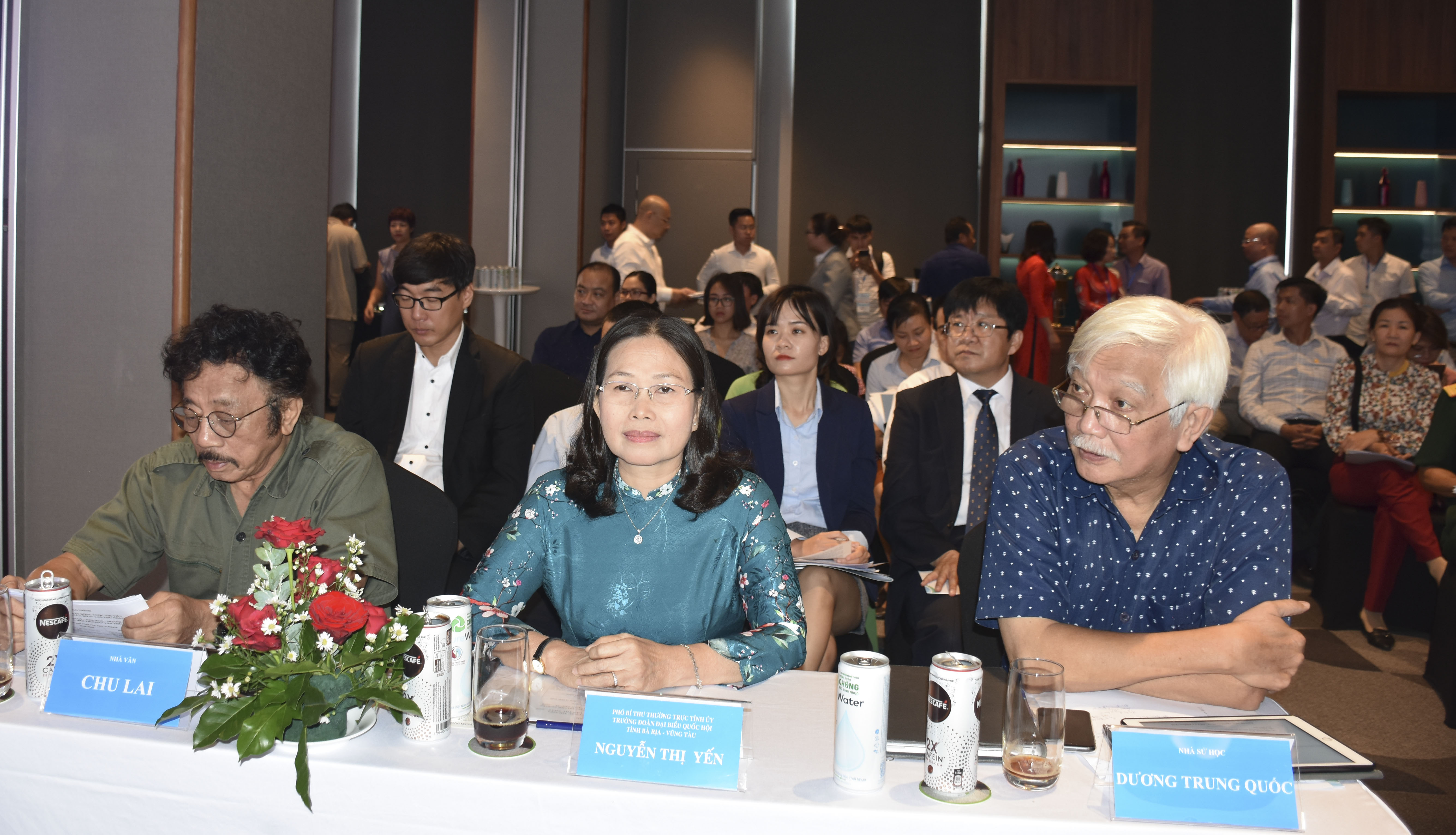 Bà Nguyễn Thị Yến, Phó Bí thư thường trực Tỉnh ủy, Trưởng Đoàn ĐBQH tỉnh tham dự chương trình.