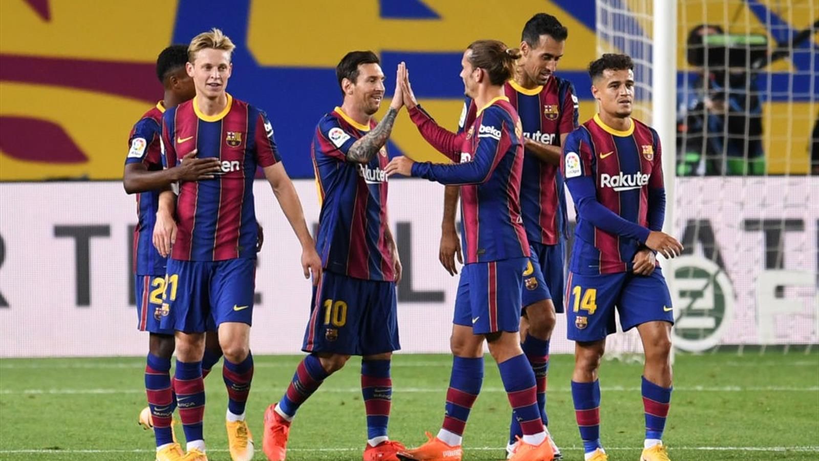 Leo Messi giờ không còn đặc quyền với trái bóng ở Nou Camp.