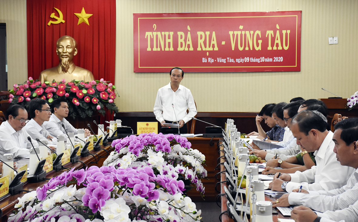 Ông Nguyễn Văn Thọ, Chủ tịch UBND tỉnh chủ trì cuộc họp.
