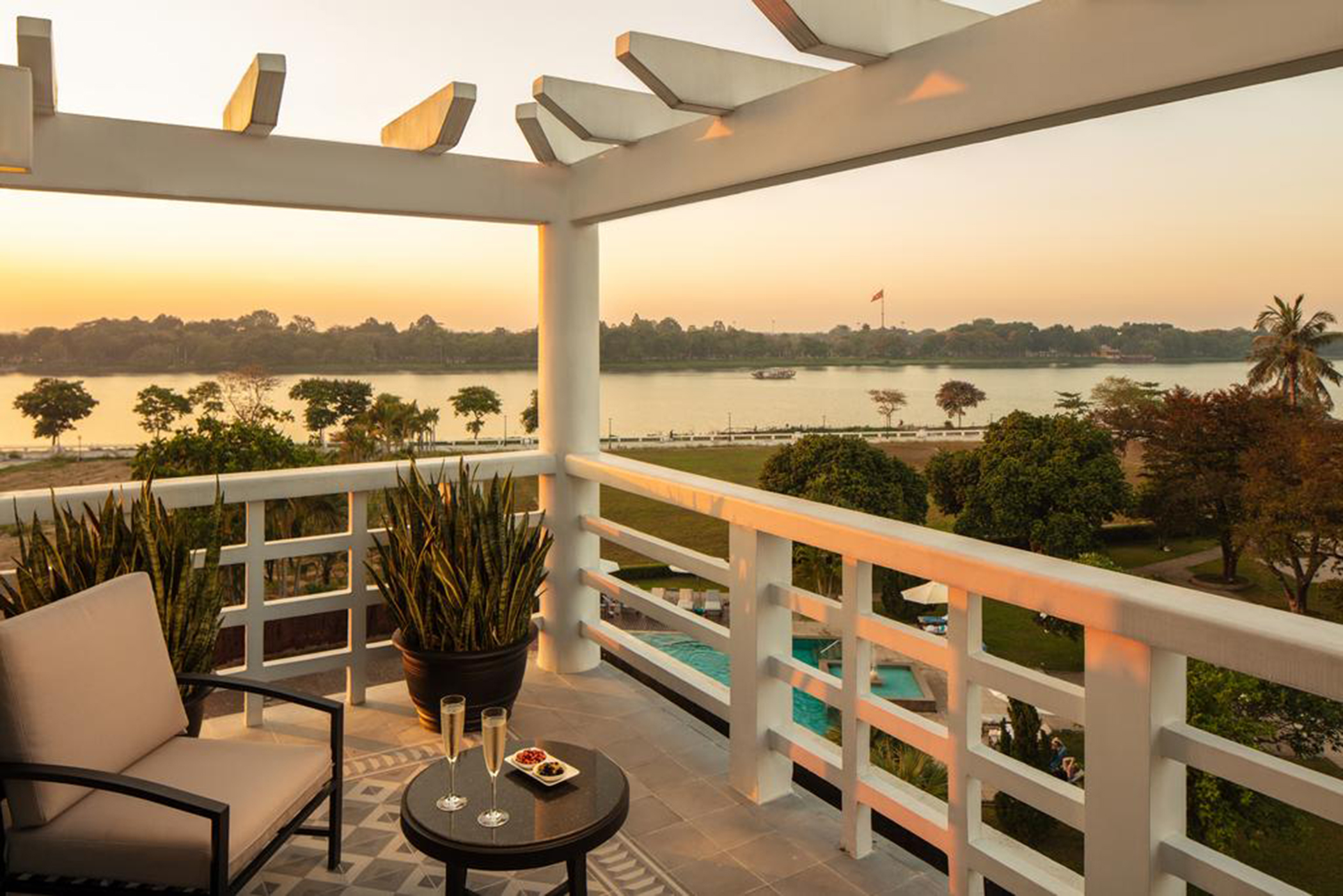 Khách sạn Azerai La Residence tại Huế.
