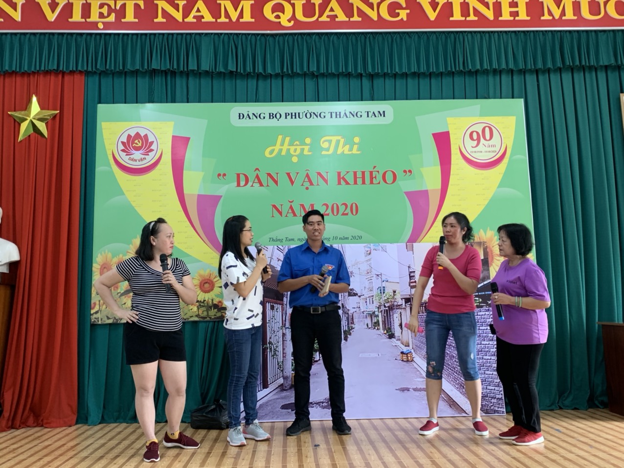 Tiểu phẩm xử lý tình huống của đội Chi bộ khu phố 1.