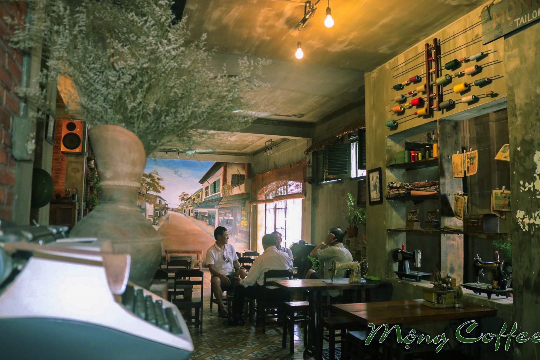 Phong cách Retro hoài cổ  của “Cà phê Mộng” cho ta cảm giác bình yên khác lạ.