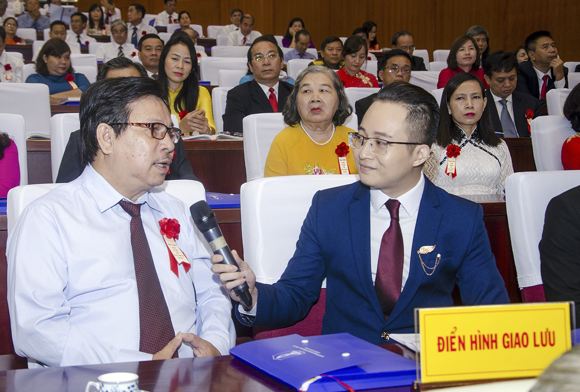 Kỹ sư Nguyễn Xuân Quang, XN Địa vật lý giếng khoan, Liên doanh Việt - Nga Vietsovpetro giao lưu, chia sẻ kinh nghiệm thực hiện phong trào Thi đua yêu nước tại Đại hội..