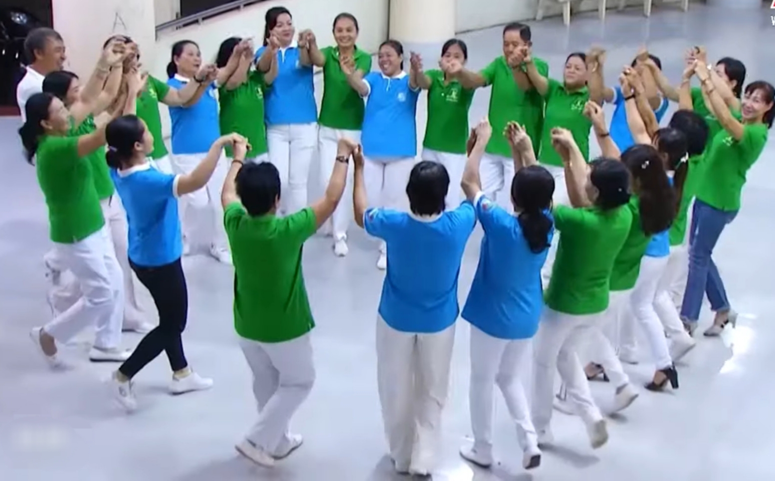 Hội viên phụ nữ hăng say tập luyện tại CLB Mãi Xanh.