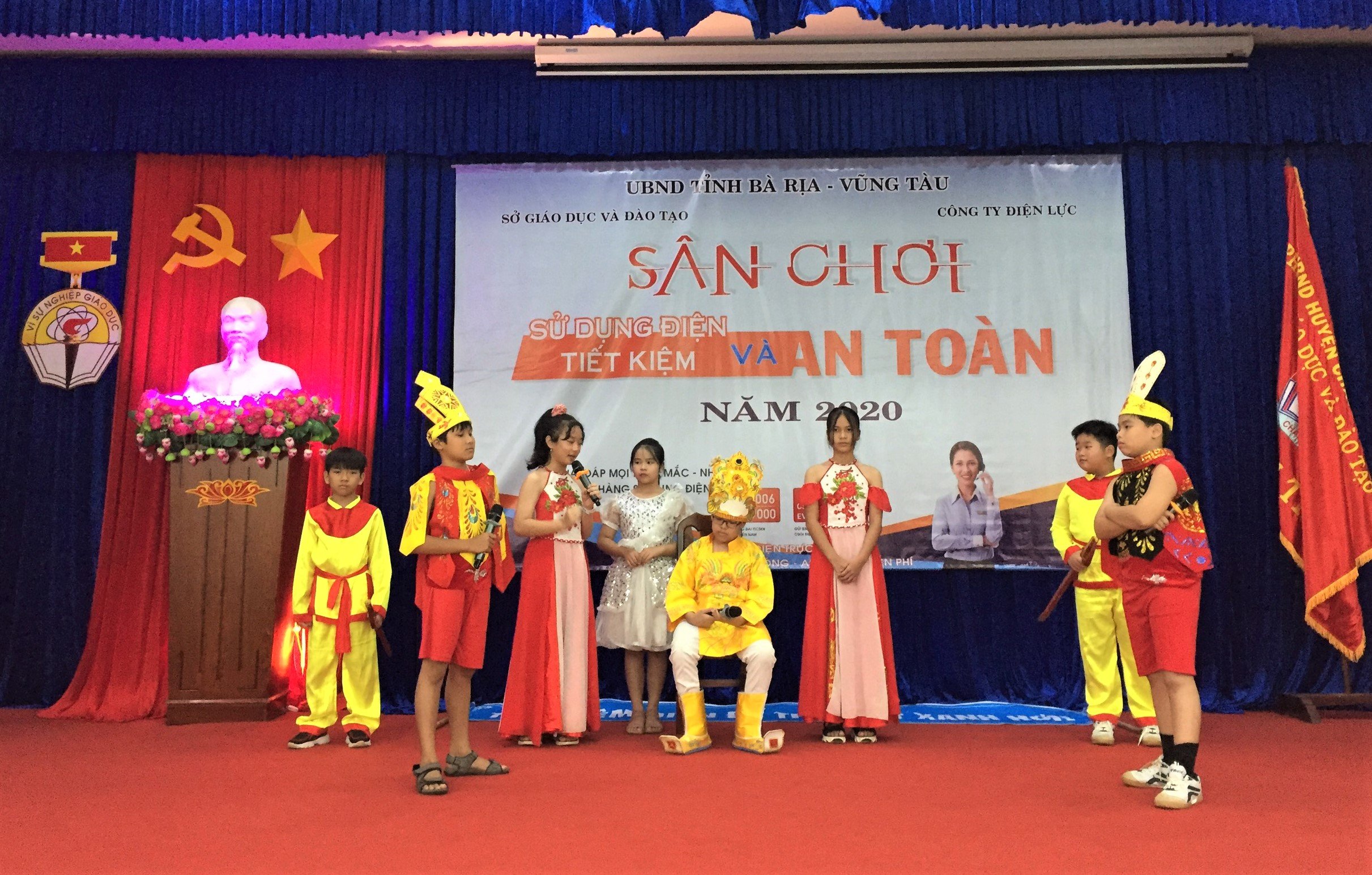 Phần thi tiểu phẩm của Trường THCS Châu Đức tại cuộc thi.