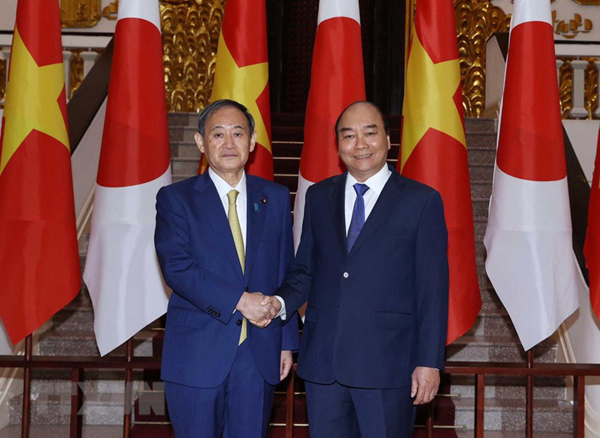 Thủ tướng Nguyễn Xuân Phúc và Thủ tướng Nhật Bản Suga Yoshihide.