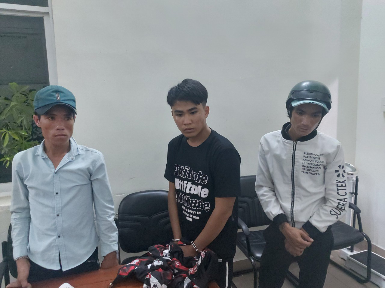 Đối tượng Nguyễn Minh Hùng, Nguyễn Thành Nghĩa và Hoàng Văn Cường tại cơ quan điều tra.