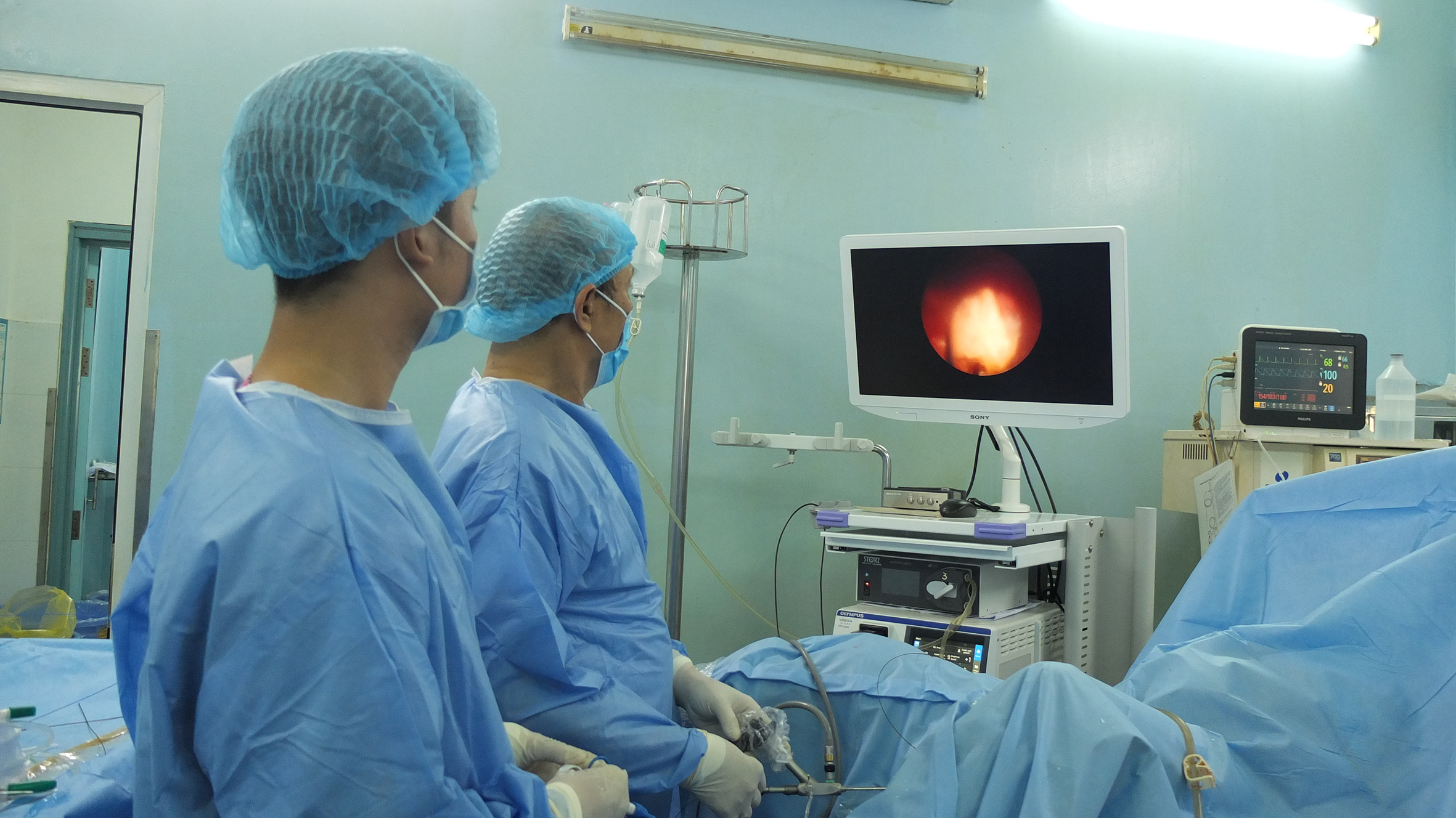 Phẫu thuật nội soi cho bệnh nhân tại bệnh viện Bình Dân (TP.HCM).