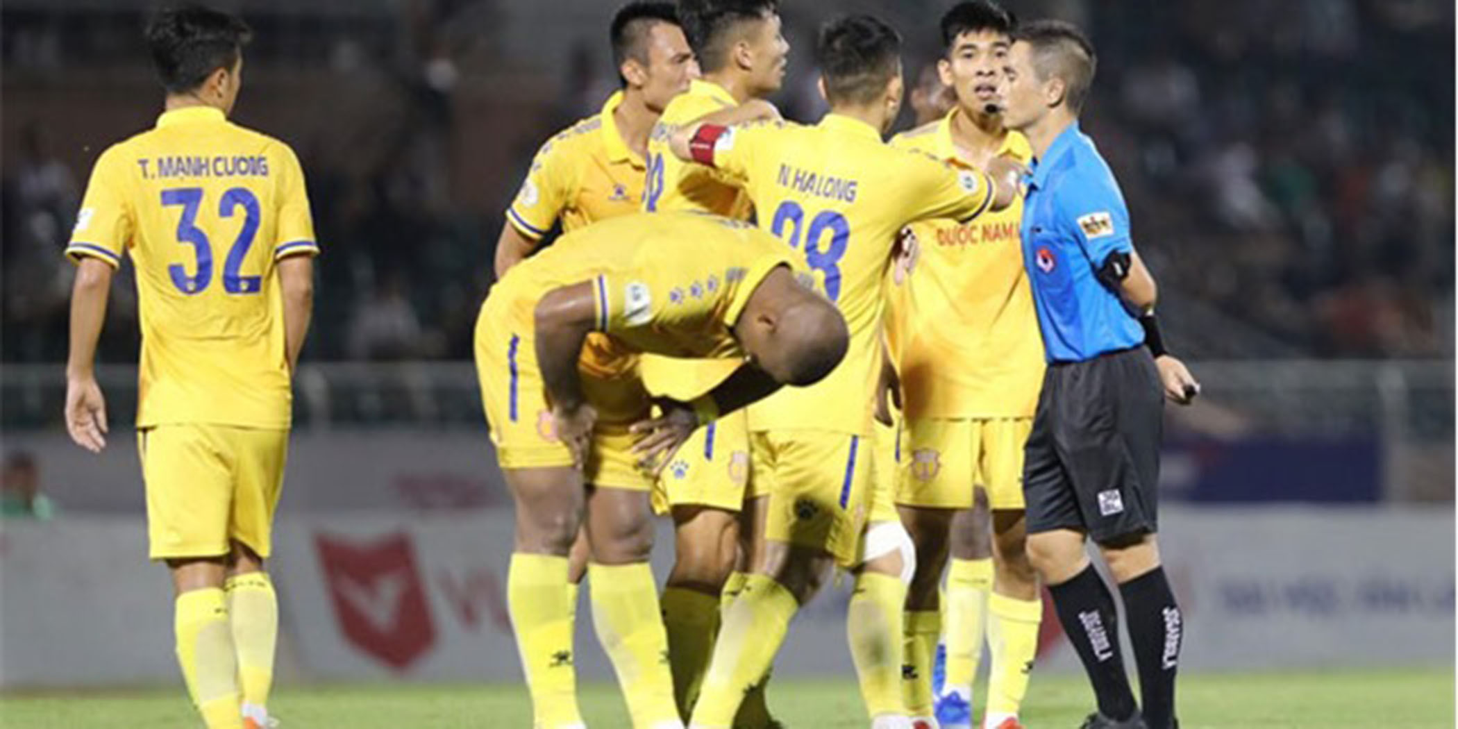 Nam Định nhiều lần lên tiếng phàn nàn về công tác trọng tài ở mùa giải năm nay.