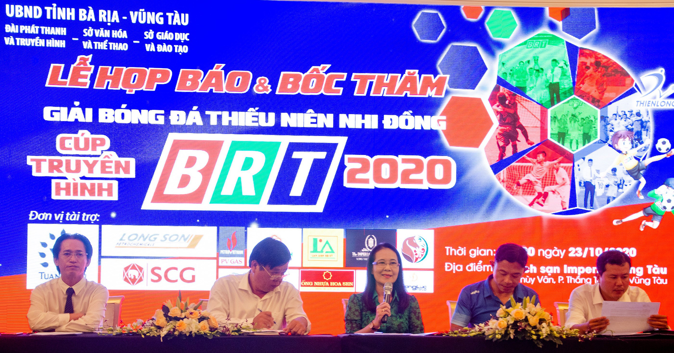 BTC Giải Bóng đá thiếu niên nhi đồng - Cúp Truyền hình BRT năm 2020 họp báo trả lời các cơ quan báo chí, đại diện các đội, đơn vị chung quanh các nội dung liên quan đến giải đấu.