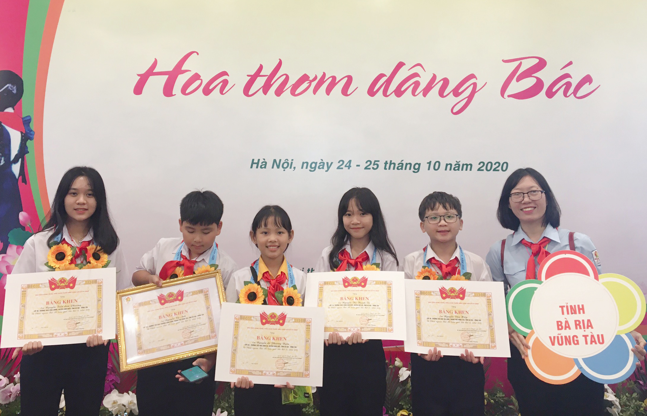 Các thiếu nhi của tỉnh BR-VT tham dự Đại hội, từ trái qua,  Lan Phương, Kỳ Anh, Phương Uyên, Thanh Tú và Văn Hiệp.