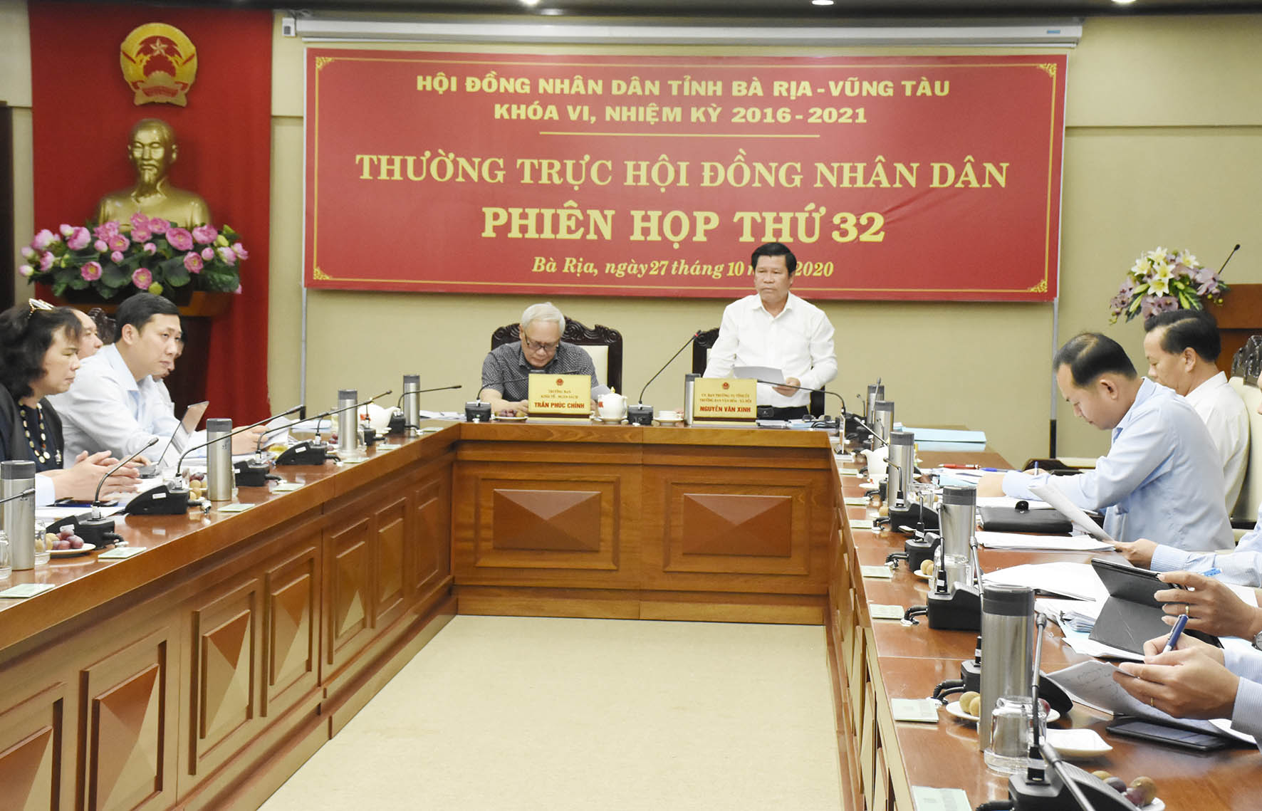 Ông Nguyễn Văn Xinh, Ủy viên Ban Thường vụ Tỉnh ủy, Trưởng Ban Tuyên giáo Tỉnh ủy, Trưởng Ban VH-XH, HĐND tỉnh điều hành Phiên họp thứ 32 HĐND tỉnh.