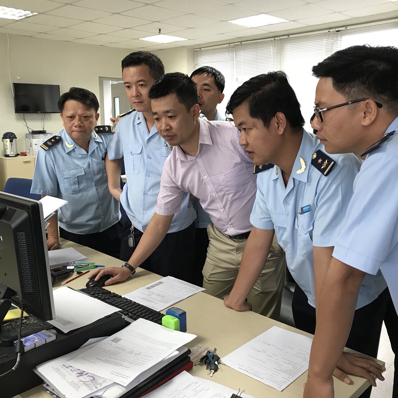 Theo dõi việc triển khai kết nối trên Hệ thống quản lý, giám sát hải quan tự động tại Cụm Cái Mép - Thị Vải.