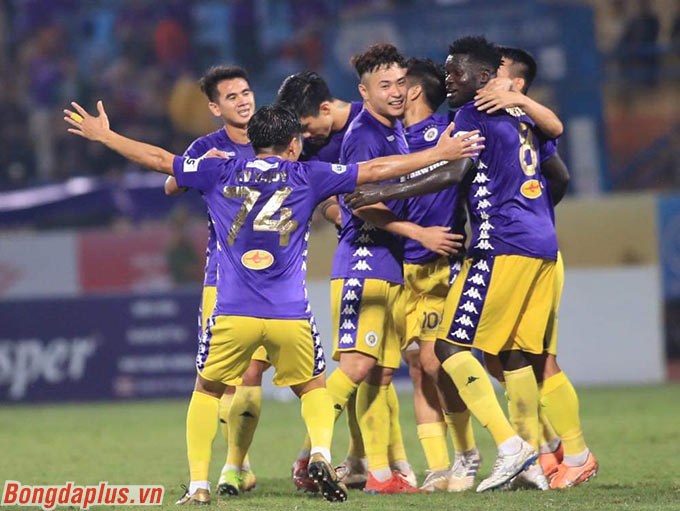 Ở lượt đấu cuối Hà Nội FC phải thắng Than Quảng Ninh, và chờ tin vui từ sân Thống Nhất.