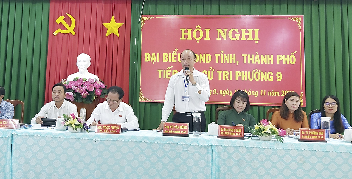 Tổ đại biểu số 2 HĐND tỉnh tiếp xúc cử tri phường 9, TP. Vũng Tàu. Ảnh: KHÁNH CHI
