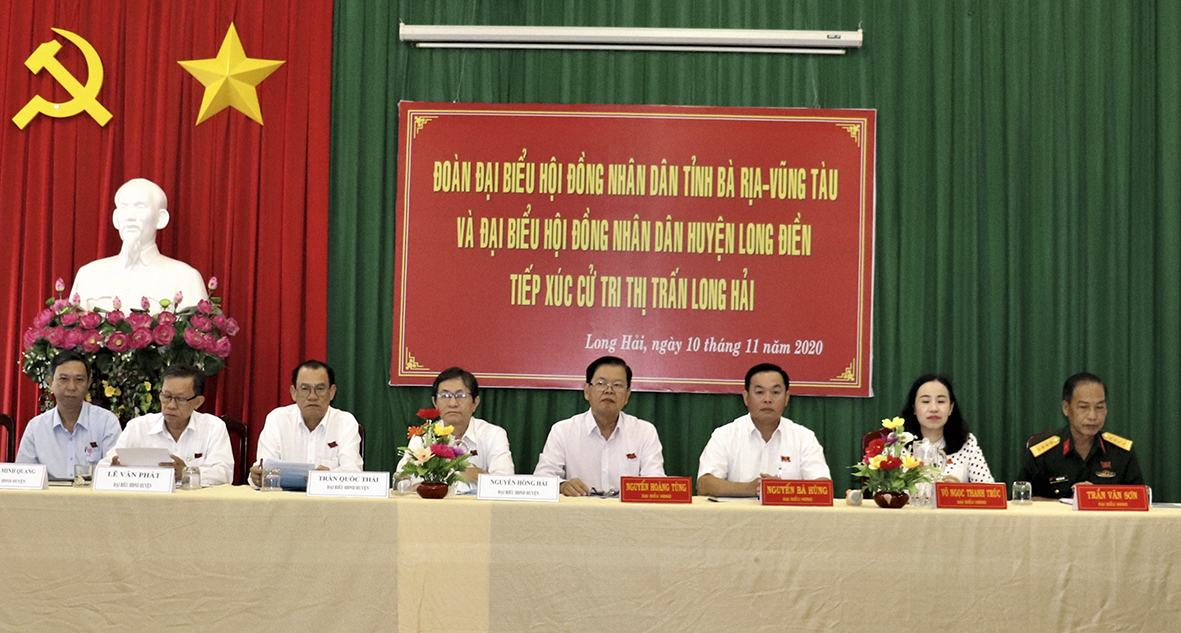 Tổ đại biểu số 5 HĐND tỉnh tiếp xúc cử tri TT.Long Hải, huyện Long Điền. Ảnh: ĐINH HÙNG 