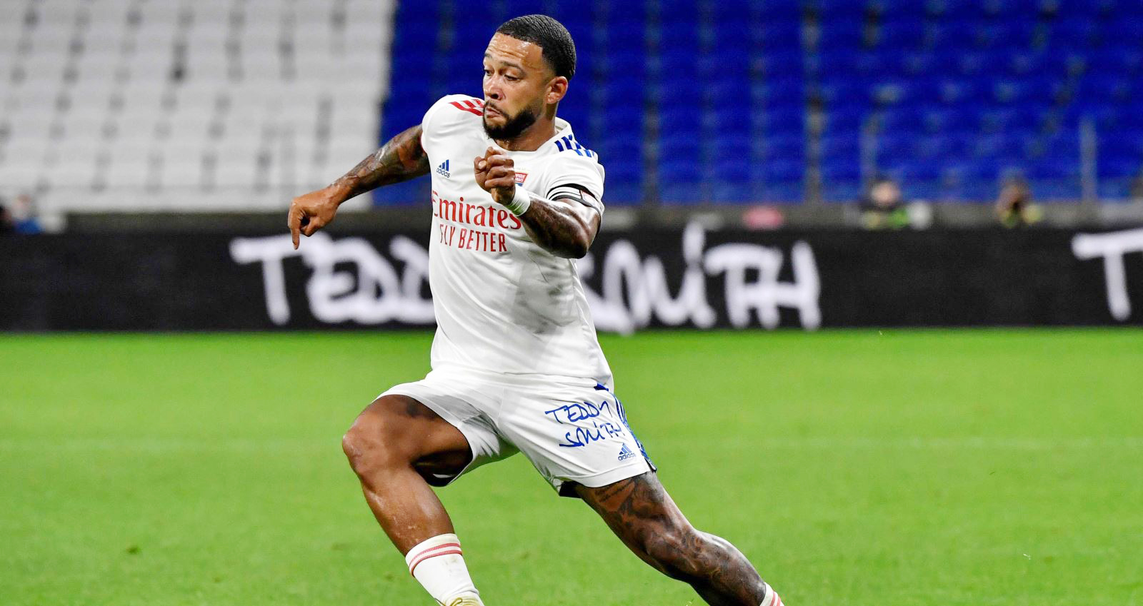 Depay sẽ phải tiếp tục ở Lyon trong tháng 1/2021.