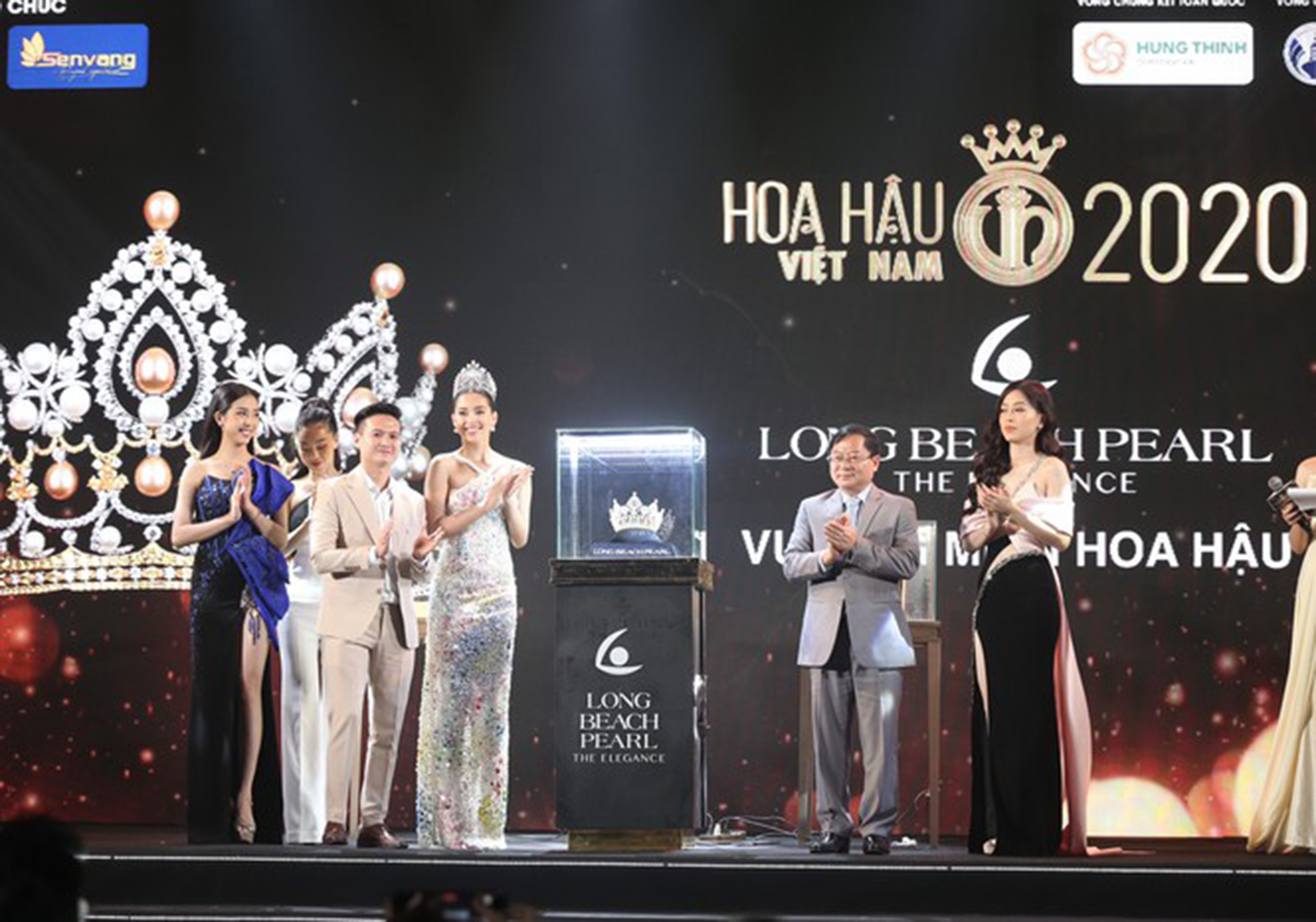 Vương miện chính thức của cuộc thi Hoa hậu Việt Nam năm 2020 do thương hiệu ngọc trai Long Beach Pearl chế tác trong suốt 6 tháng, được giới thiệu tại buổi họp báo.