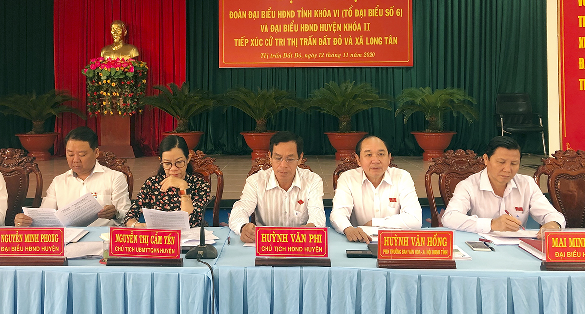 Tổ biểu số 6 HĐND tỉnh tiếp xúc cử tri TT. Đất Đỏ và xã Long Tân, huyện Đất Đỏ. Ảnh: KIM HỒNG