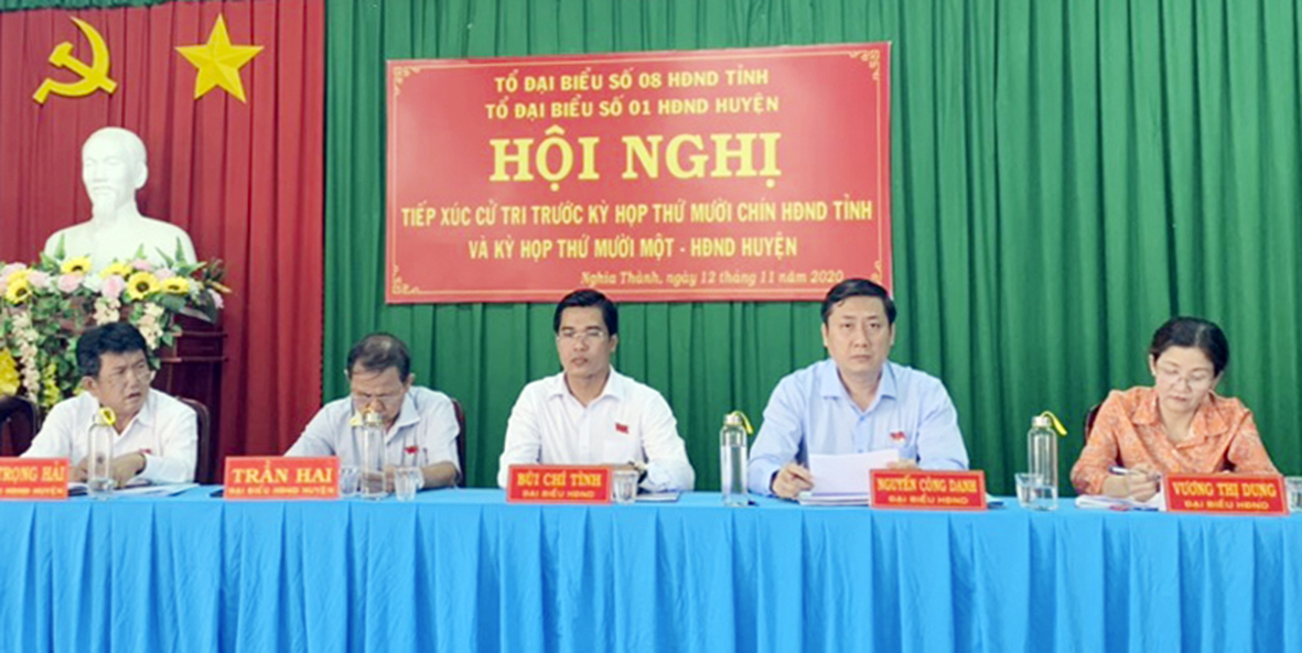 Tổ biểu số 8 HĐND tỉnh tiếp xúc cử tri tại xã Nghĩa Thành huyện Châu Đức. Ảnh: ĐĂNG KHOA