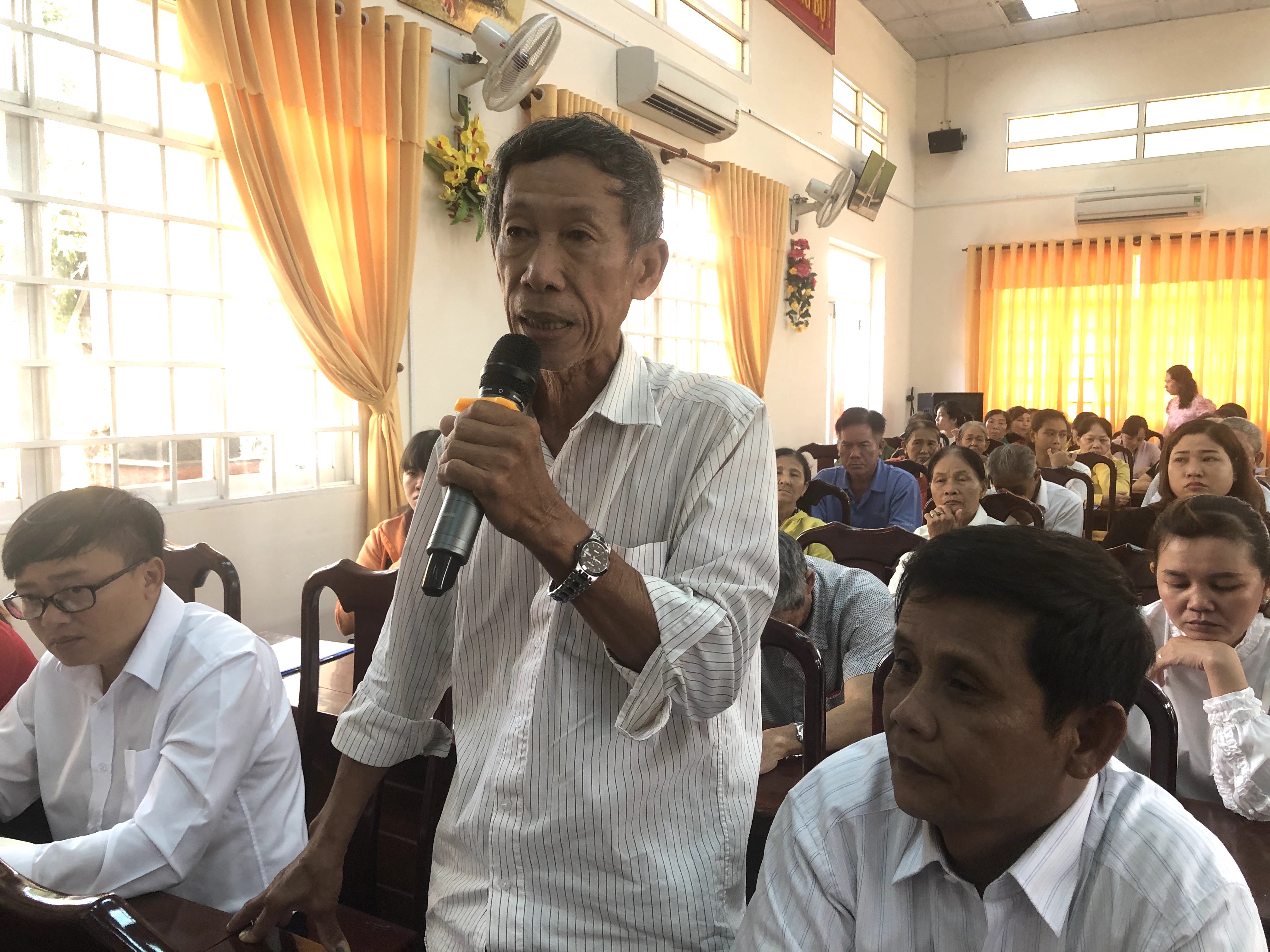 Cử tri Nguyễn Văn Ba (TT. Đất Đỏ, huyện Đất Đỏ) đề nghị quan tâm nhiều hơn đến hệ thống thủy lợi. Ảnh: KIM HỒNG