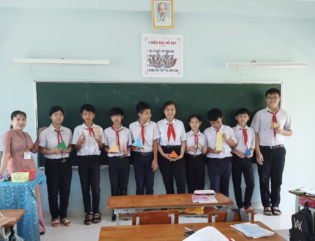 Cô Dương Thị Mỹ Lệ gv trường Thcs Quang Trung huyện Châu Đức trong 1 giờ học anh nhé.jpg