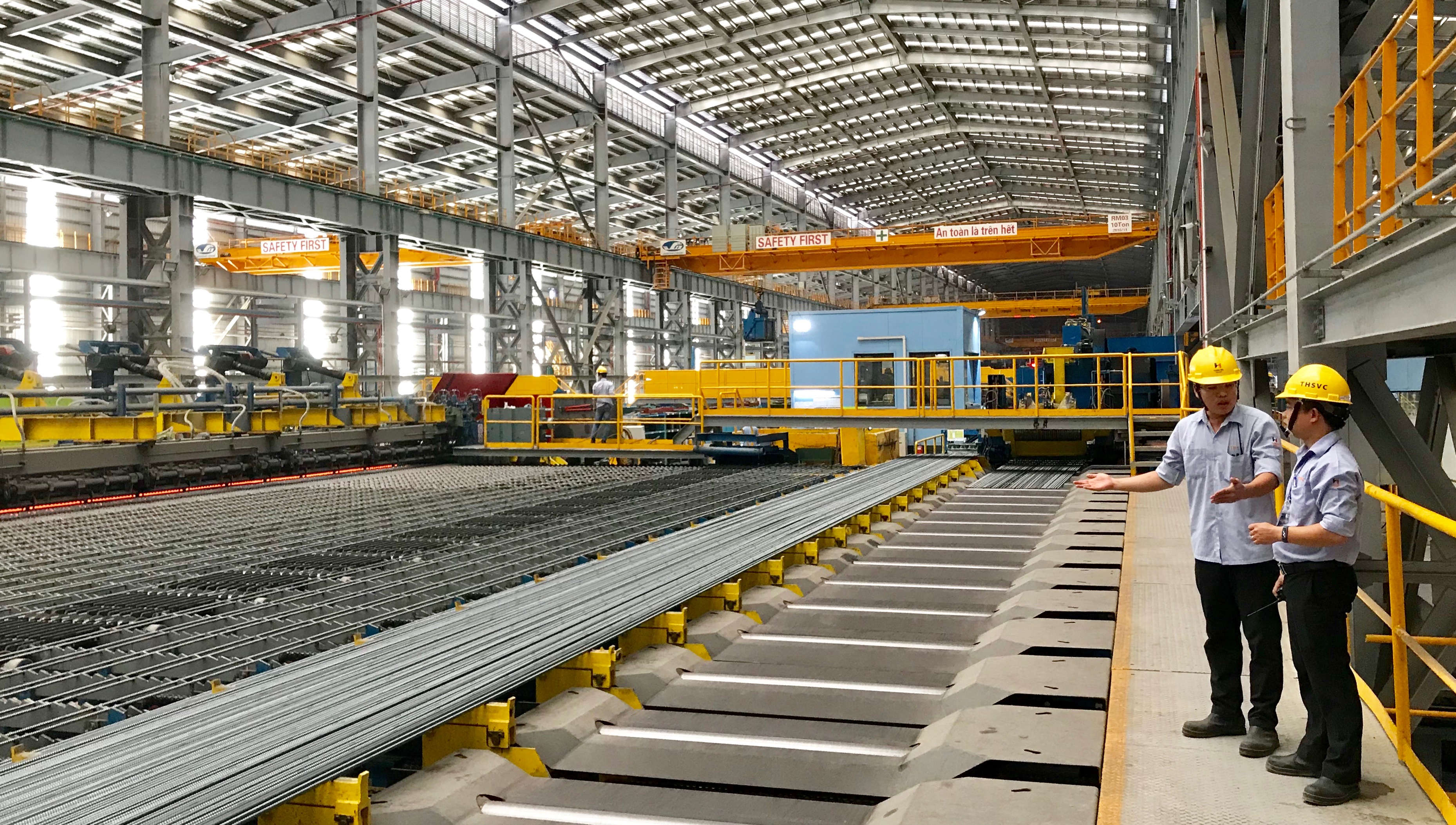 Nhà máy thép Tung Ho Việt Nam ứng dụng công nghệ cán thép không khói, bảo vệ môi trường.
