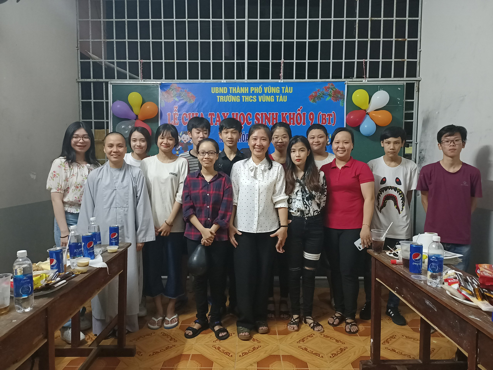 Trường THCS Vũng Tàu tổ chức lễ chia tay cho HS phổ cập tốt nghiệp THCS.